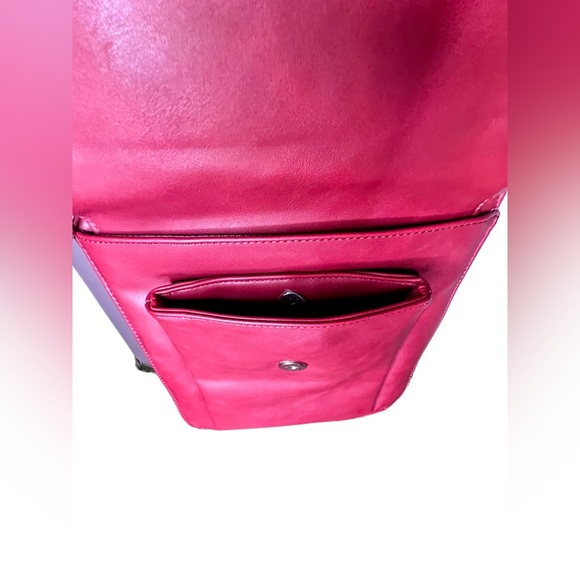 S-Q Flat Crossbody Bag - Picture 4 of 7